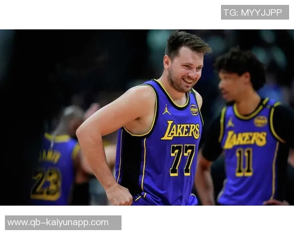 东契奇称赞斯玛特防守沟通能力强调队友们都愿意倾听他的意见