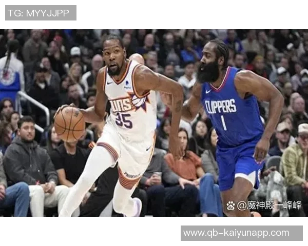 特雷墨菲22分钟内高效表现贡献18分7篮板3助攻展现出色状态